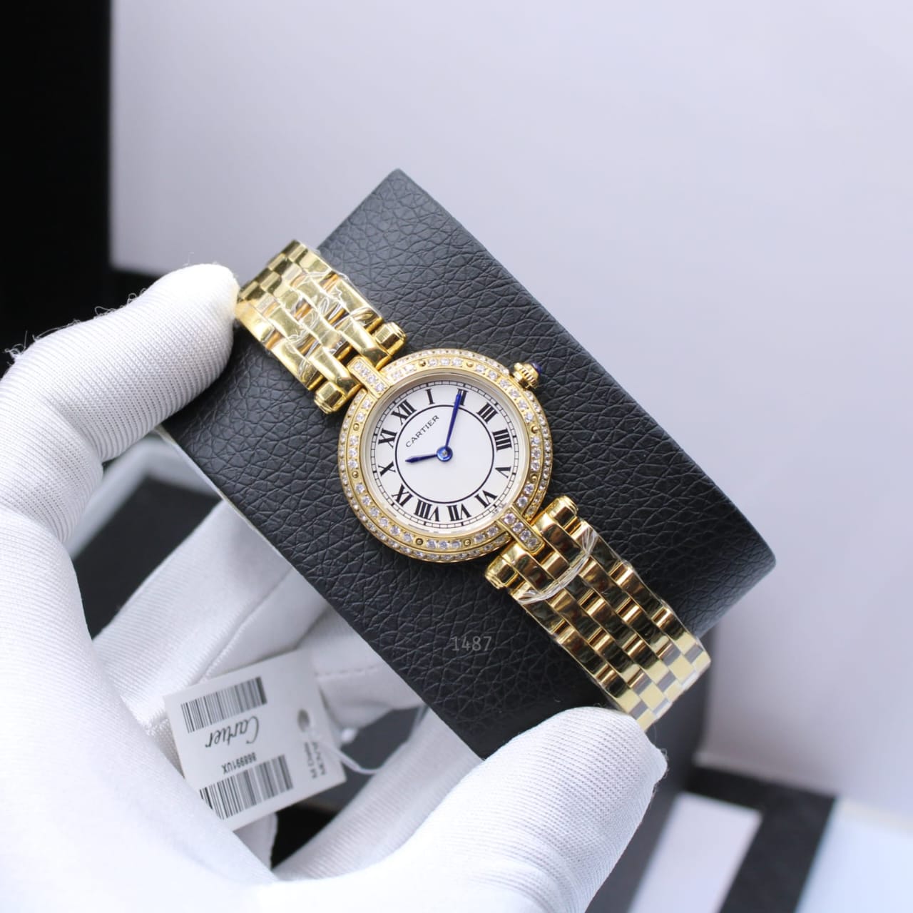 Cartier Round Ladies Watch – Gold Tone & Diamond Detail