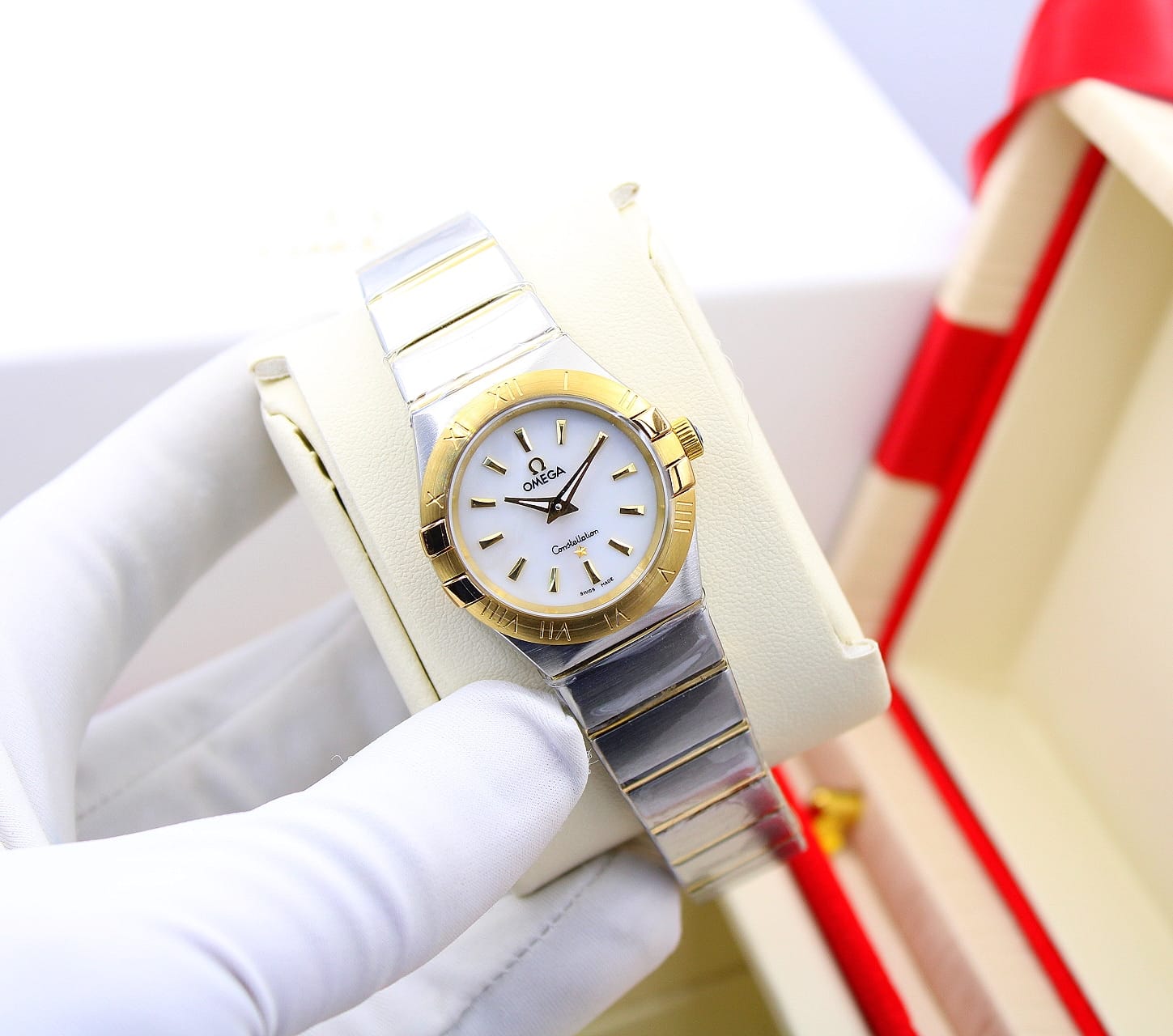 Omega Constellation Ladies Watch – Yellow Gold Tone - view 6