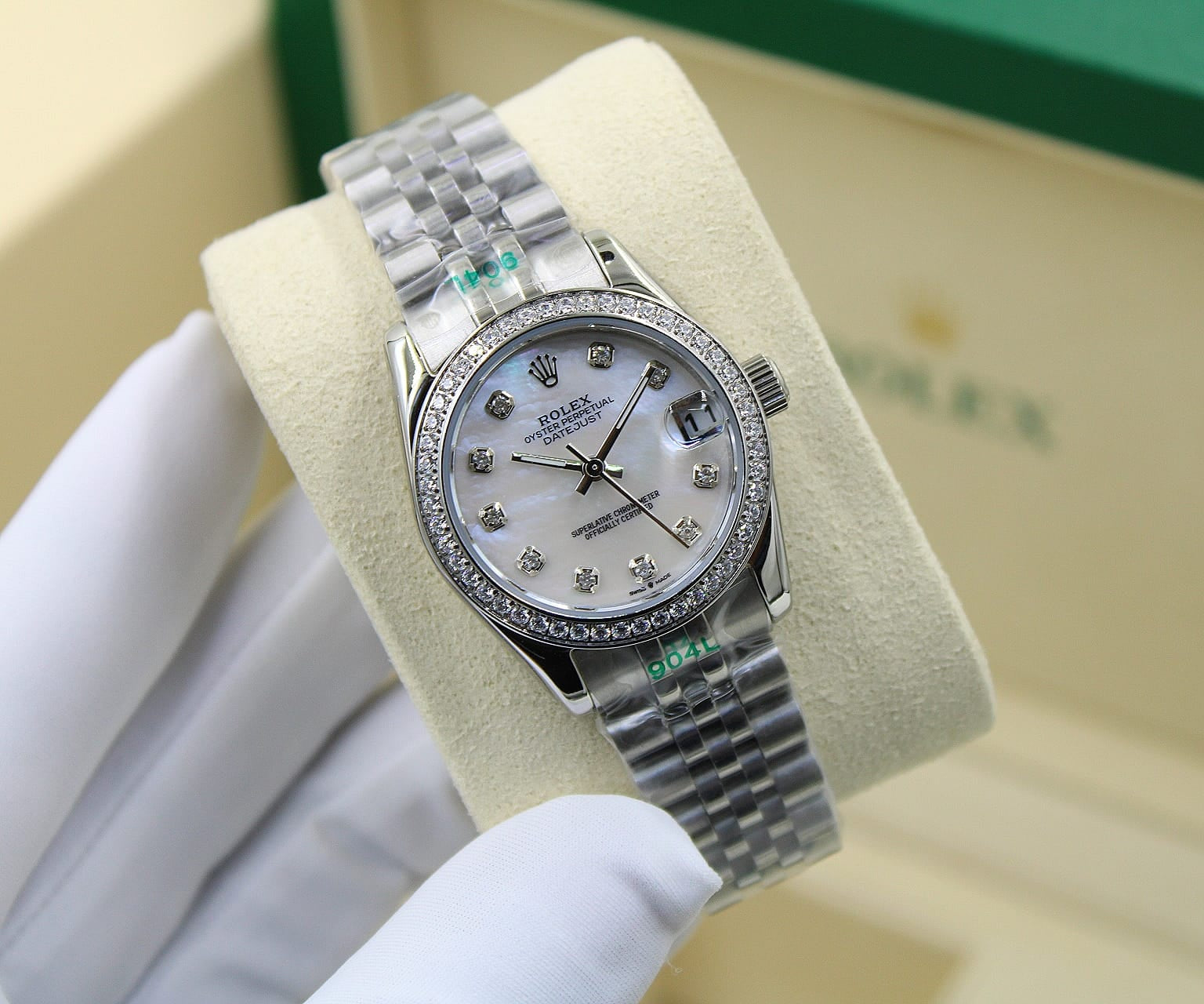 Rolex Lady-Datejust – Mother-of-Pearl Dial & Diamond Bezel - view 6